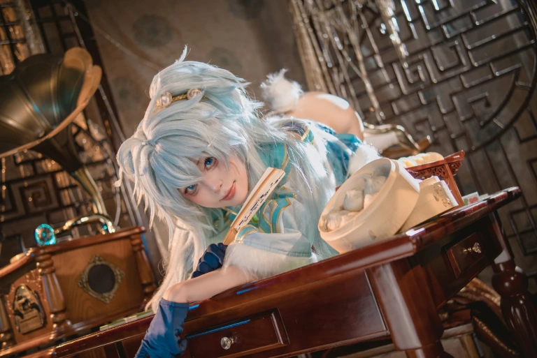 矢量鱼《少女前线 芙洛伦·妙手回春》主题写真：31张全套美图