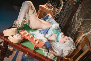 矢量鱼《少女前线 芙洛伦·妙手回春》主题写真：31张全套美图