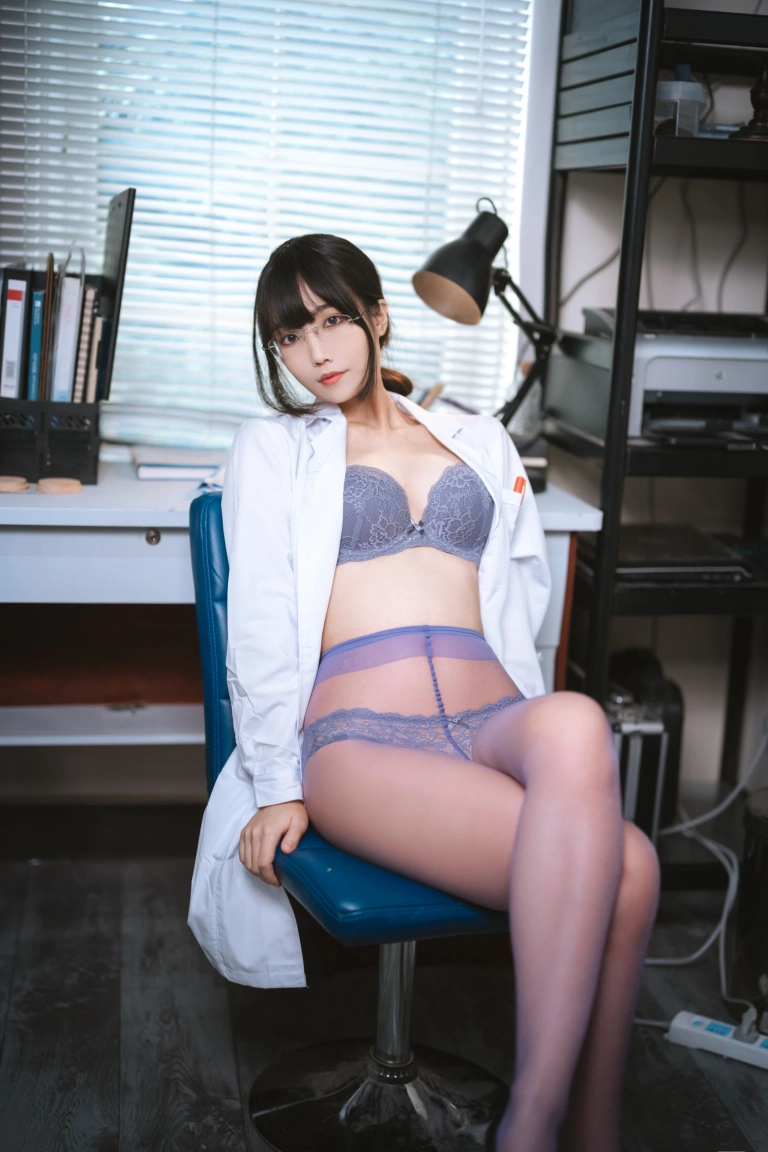 汪知子《医生姐姐》主题写真：34张全套美图