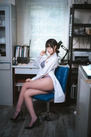 汪知子《医生姐姐》主题写真：34张全套美图