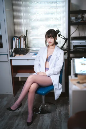 汪知子《医生姐姐》主题写真：34张全套美图