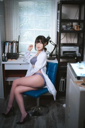 汪知子《医生姐姐》主题写真：34张全套美图