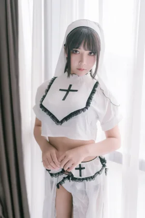 抱走莫子《纯白修女》主题写真：42张全套美图