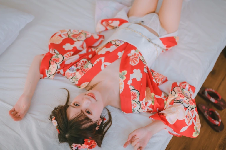 星黛鹿鹿《室内浴衣私房》主题写真：49张全套美图