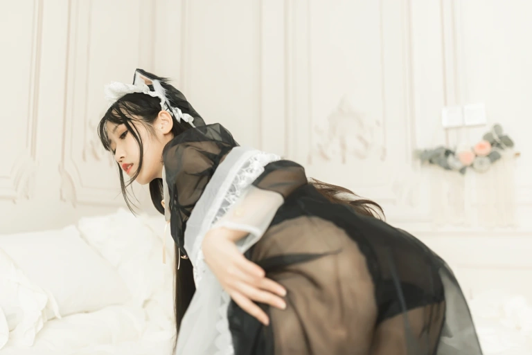不呆猫《女仆呆呆》主题写真：50张全套美图