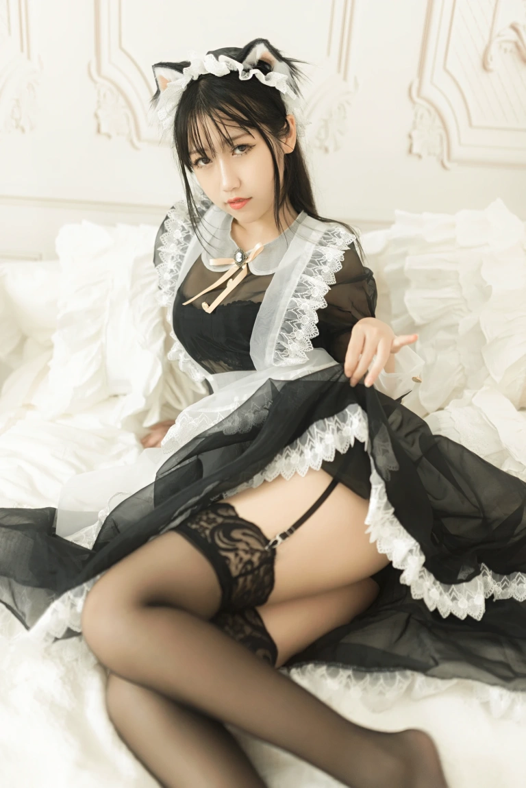 不呆猫《女仆呆呆》主题写真：50张全套美图