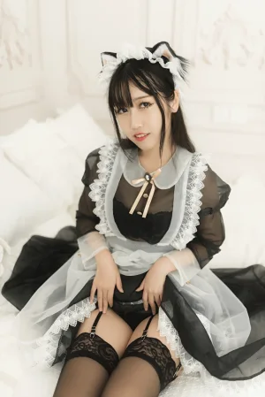 不呆猫《女仆呆呆》主题写真：50张全套美图