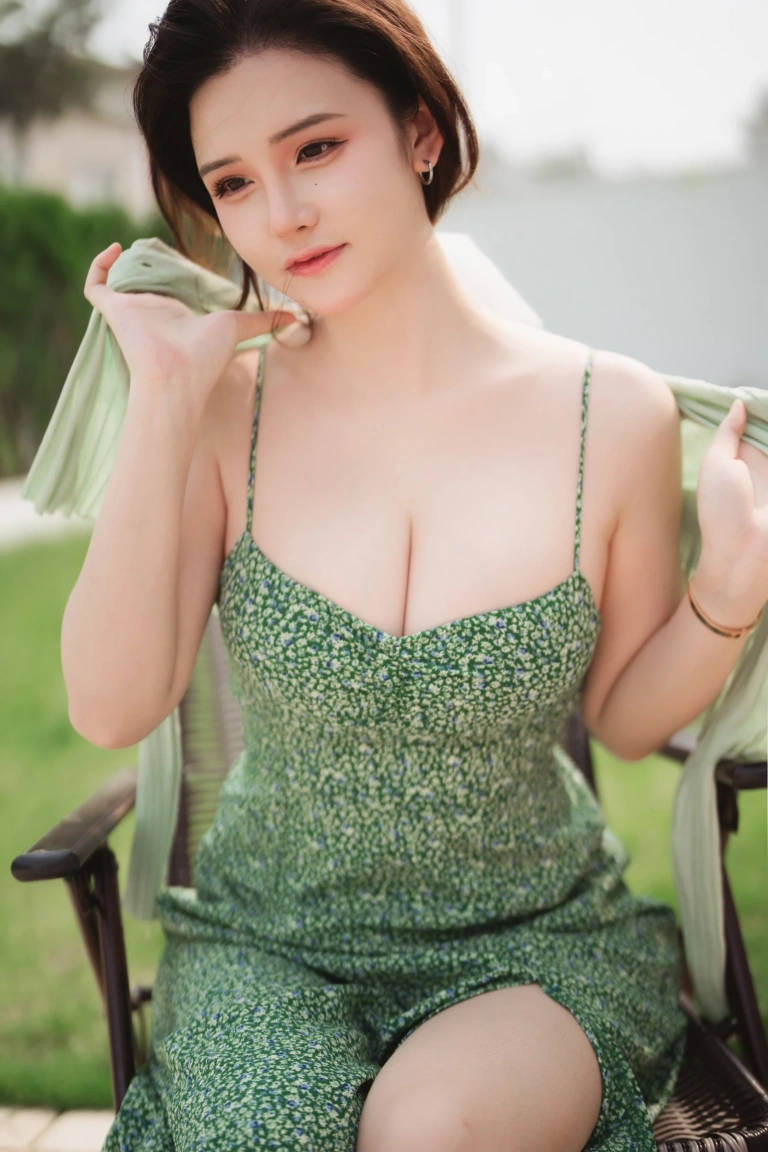 前羽《夏雨潮 50度的高温啊 限量版赠送图（含DLC本赠品+向日葵）》主题写真：98张全套美图