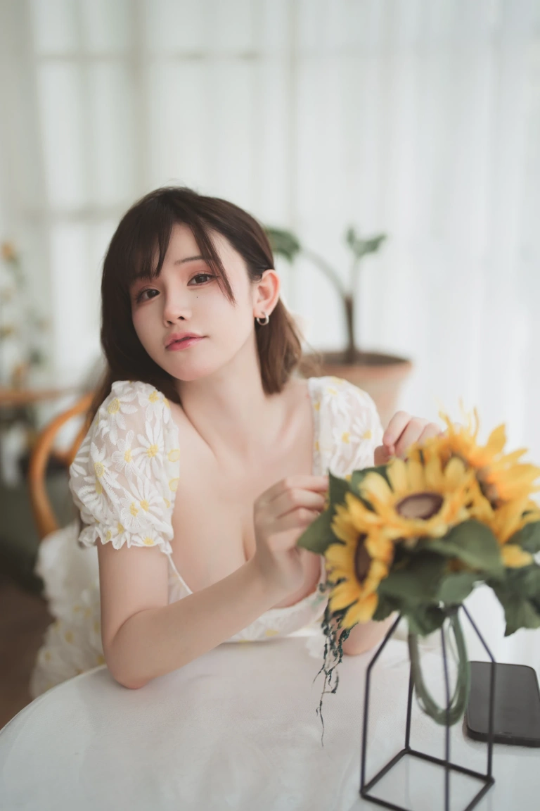 前羽《夏雨潮 50度的高温啊 限量版赠送图（含DLC本赠品+向日葵）》主题写真：98张全套美图