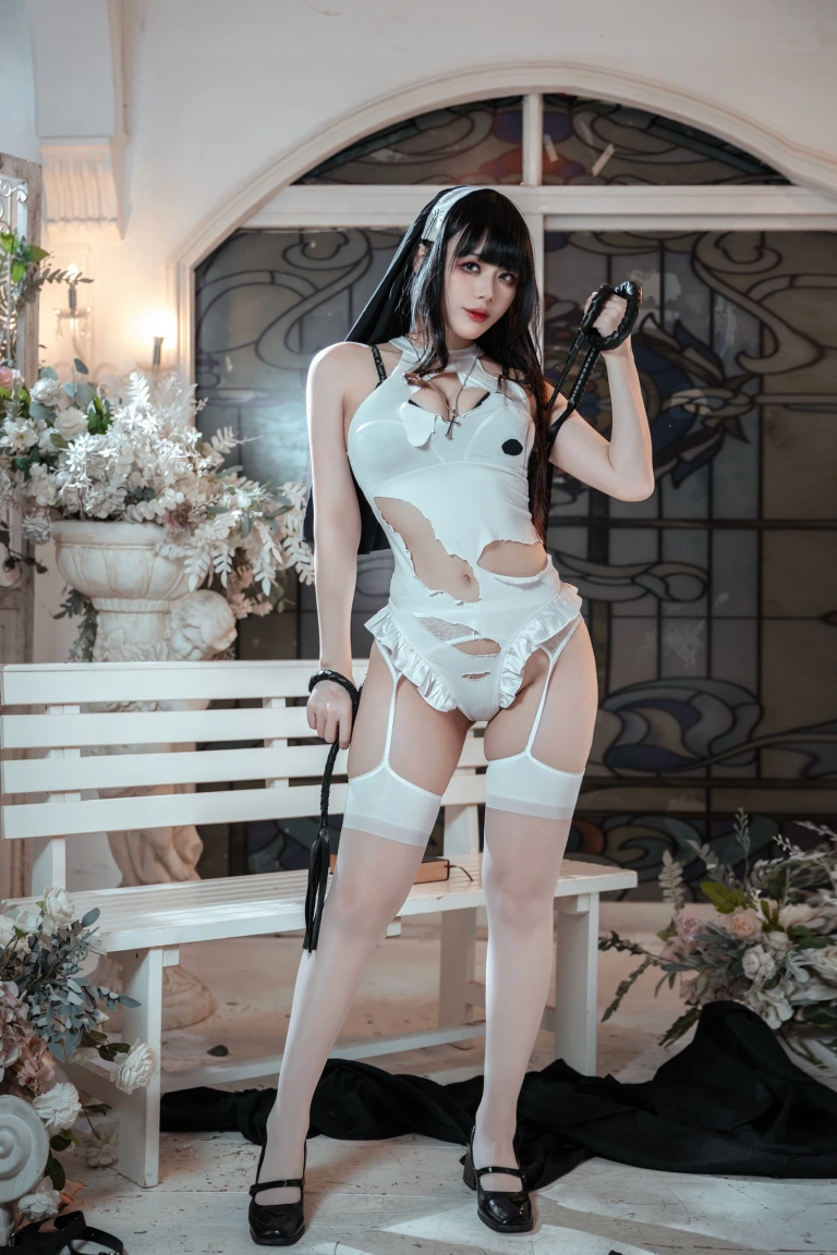 九言《修女与狗》主题写真：60张全套美图，含6个视频