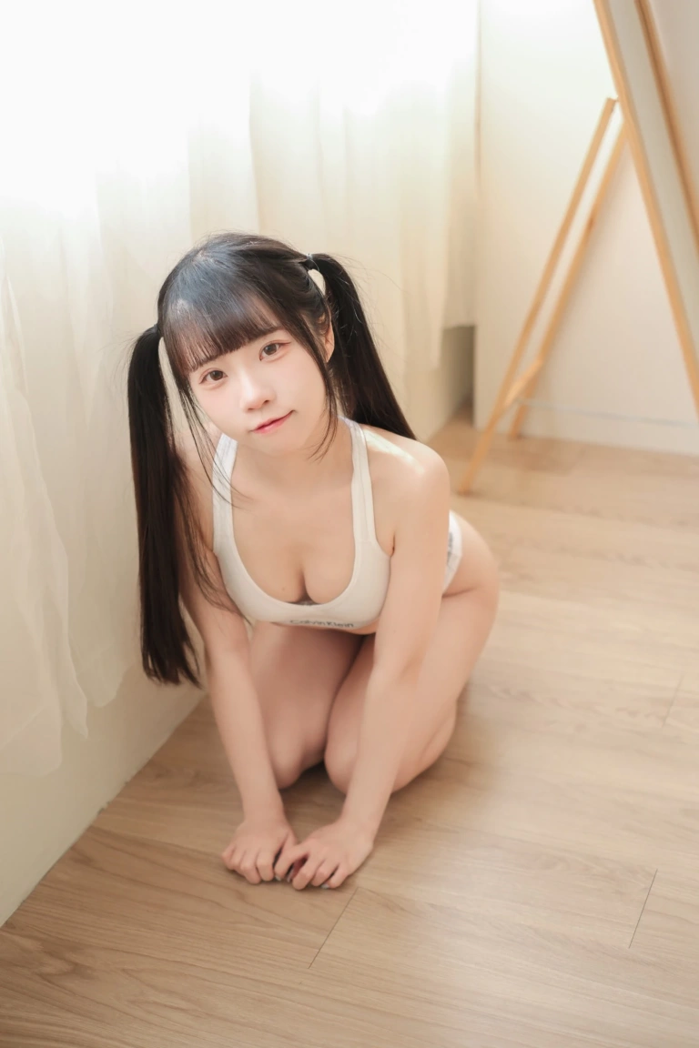 可可小白兔《小貓娘想被主人疼愛》主题写真：69张全套美图，含1个视频
