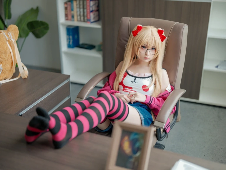 幼水铃衣《鬼父 秋月爱莉》主题写真：82张全套美图，含1个视频