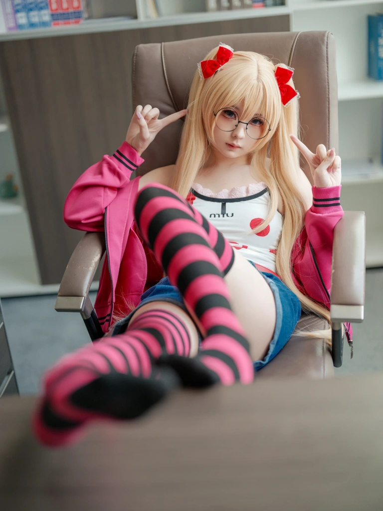 幼水铃衣《鬼父 秋月爱莉》主题写真：82张全套美图，含1个视频