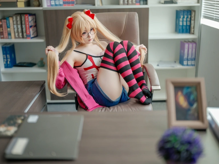 幼水铃衣《鬼父 秋月爱莉》主题写真：82张全套美图，含1个视频