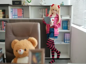 幼水铃衣《鬼父 秋月爱莉》主题写真：82张全套美图，含1个视频