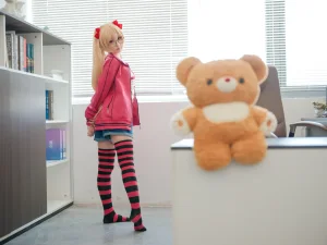 幼水铃衣《鬼父 秋月爱莉》主题写真：82张全套美图，含1个视频