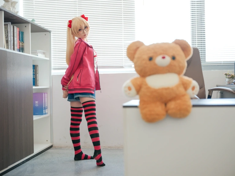 幼水铃衣《鬼父 秋月爱莉》主题写真：82张全套美图，含1个视频