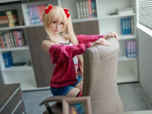 幼水铃衣《鬼父 秋月爱莉》主题写真：82张全套美图，含1个视频