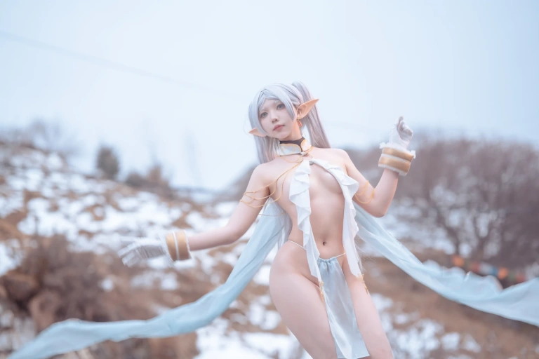 小和甜酒&橙风千雅《雪山 菲伦&芙莉莲》主题写真：88张全套美图