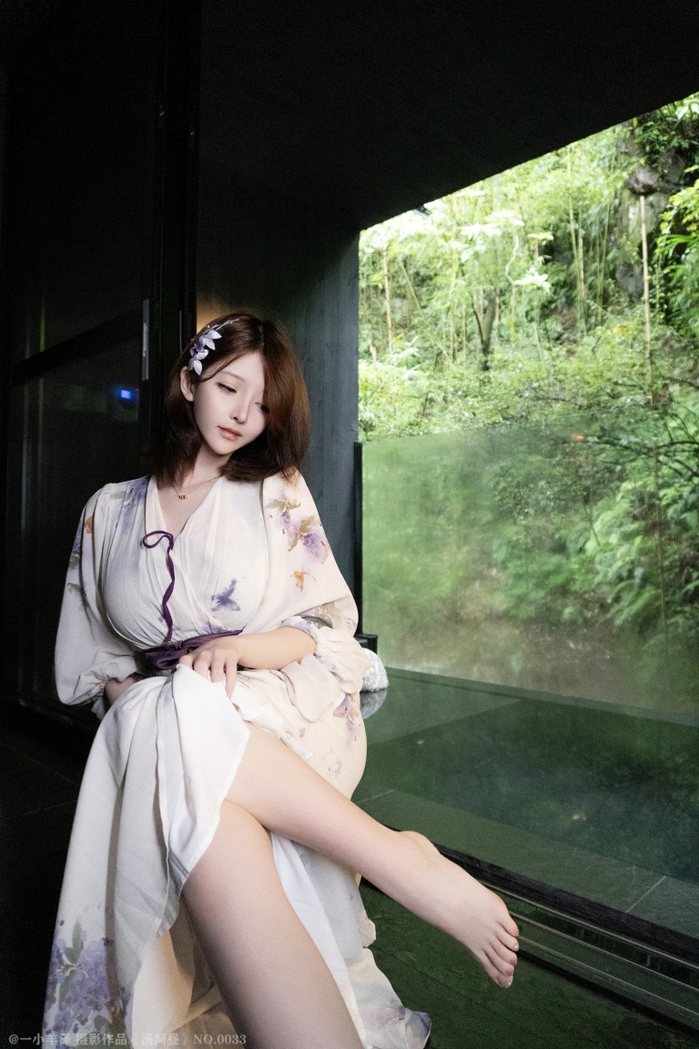 一小央泽《汤间昼》主题写真：97张全套美图，含1个视频
