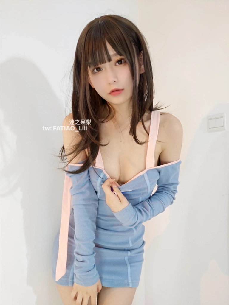 迷之呆梨《Fantia 2021年12月会员合集（10期）》主题写真：214张全套美图，含7个视频