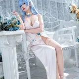宮本桜《NIKKE 胜利女神 海伦娜礼服》主题写真：19张全套美图
