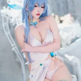 宮本桜《NIKKE 胜利女神 海伦娜礼服》主题写真：19张全套美图