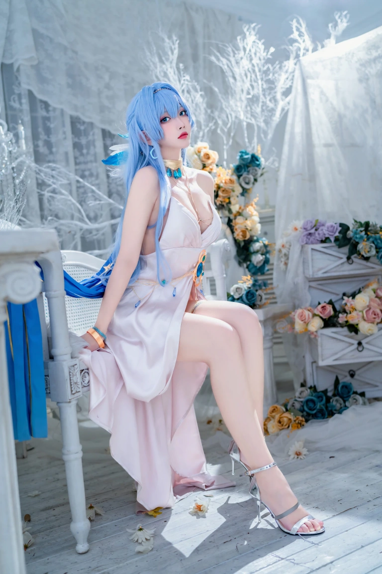 宮本桜《NIKKE 胜利女神 海伦娜礼服》主题写真：19张全套美图