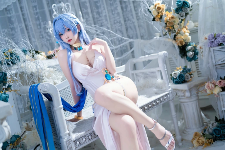 宮本桜《NIKKE 胜利女神 海伦娜礼服》主题写真：19张全套美图