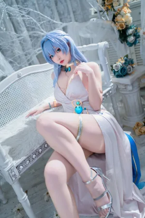 宮本桜《NIKKE 胜利女神 海伦娜礼服》主题写真：19张全套美图