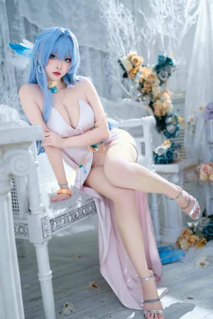 宮本桜《NIKKE 胜利女神 海伦娜礼服》主题写真：19张全套美图