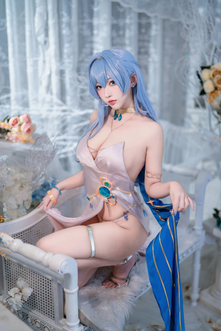 宮本桜《NIKKE 胜利女神 海伦娜礼服》主题写真：19张全套美图
