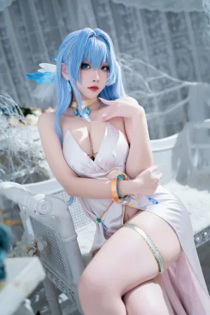 宮本桜《NIKKE 胜利女神 海伦娜礼服》主题写真：19张全套美图