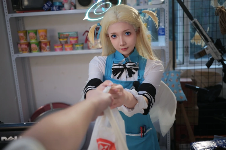 小和甜酒《小空天使便利店》主题写真：115张全套美图，含1个视频