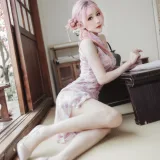 仙女月《粉色旗袍》主题写真：20张全套美图