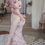 仙女月《粉色旗袍》主题写真：20张全套美图