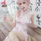 仙女月《粉色旗袍》主题写真：20张全套美图
