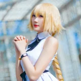 瓜希酱《贞德三周年白裙德》主题写真：20张全套美图
