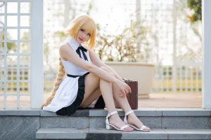 瓜希酱《贞德三周年白裙德》主题写真：20张全套美图