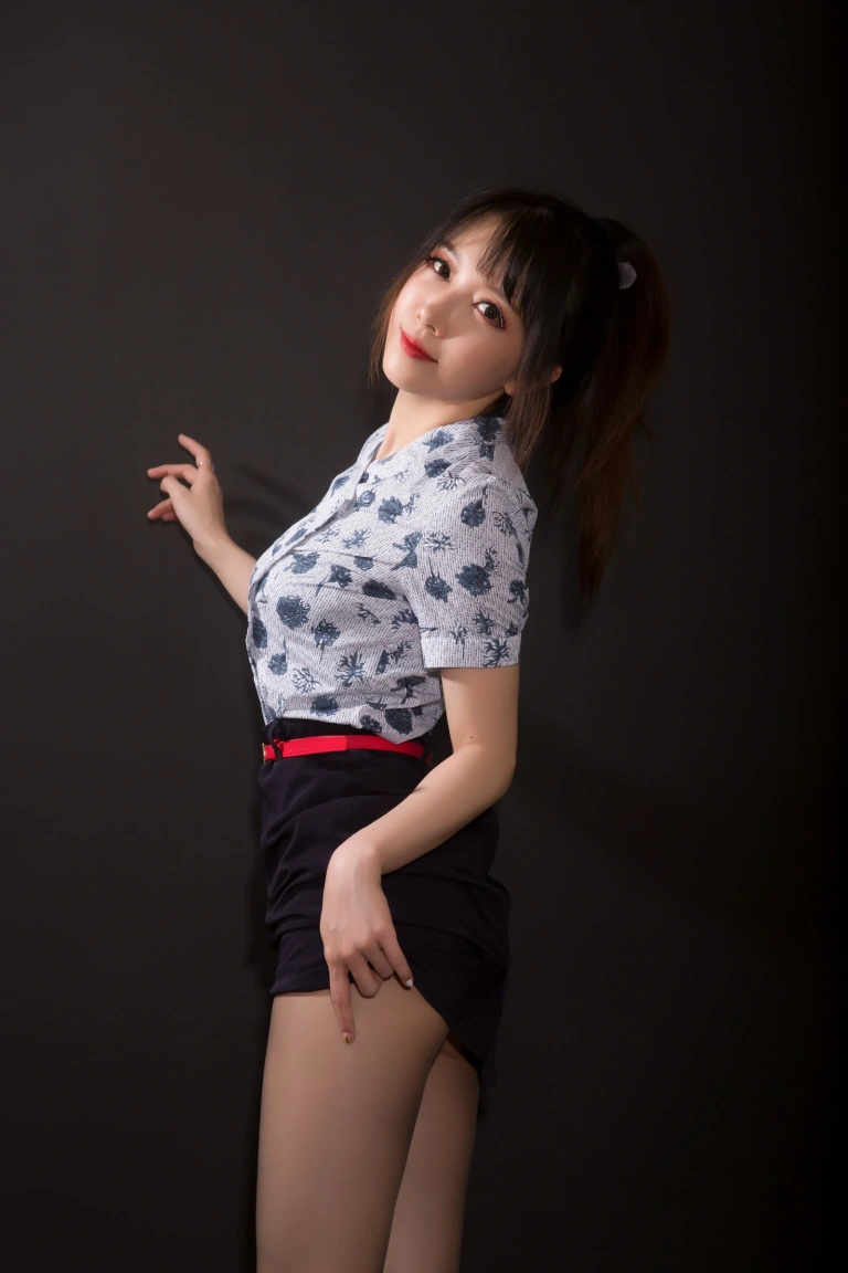 小女巫露娜《东航棚拍》主题写真：21张全套美图