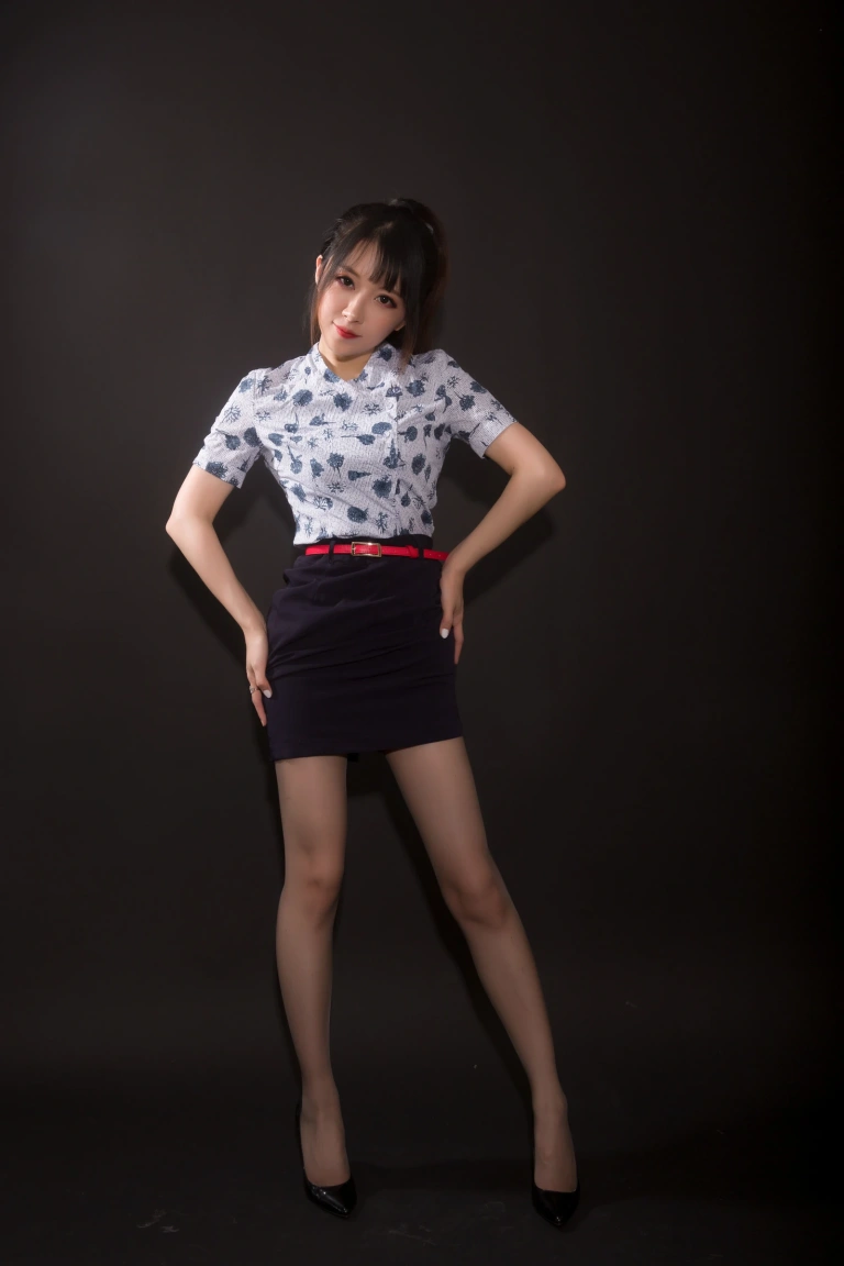 小女巫露娜《东航棚拍》主题写真：21张全套美图