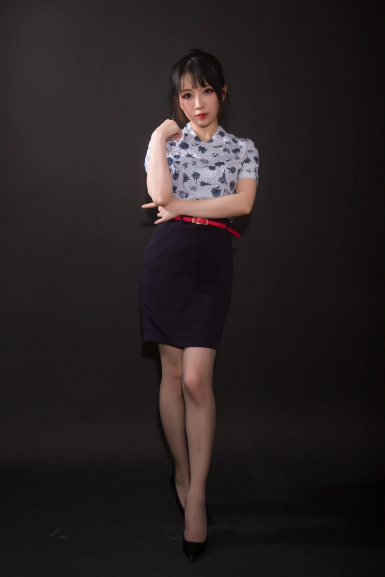 小女巫露娜《东航棚拍》主题写真：21张全套美图