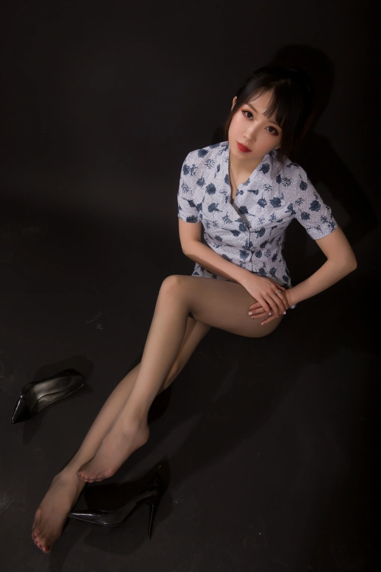 小女巫露娜《东航棚拍》主题写真：21张全套美图