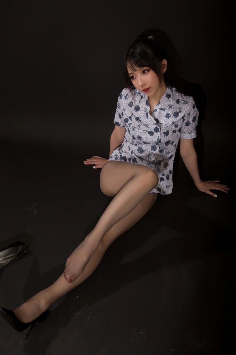 小女巫露娜《东航棚拍》主题写真：21张全套美图
