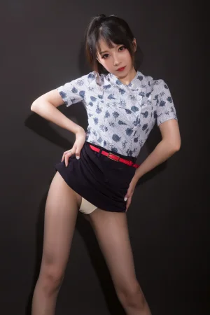 小女巫露娜《东航棚拍》主题写真：21张全套美图