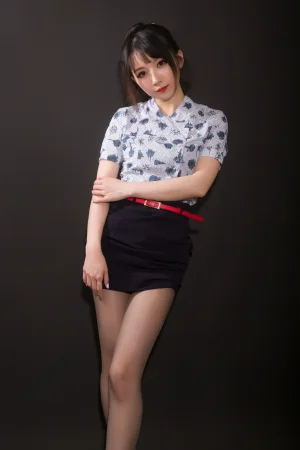 小女巫露娜《东航棚拍》主题写真：21张全套美图