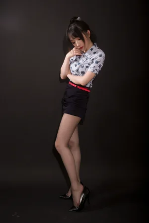 小女巫露娜《东航棚拍》主题写真：21张全套美图