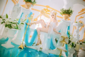 小野寺地瓜《白金泳装》主题写真：22张全套美图