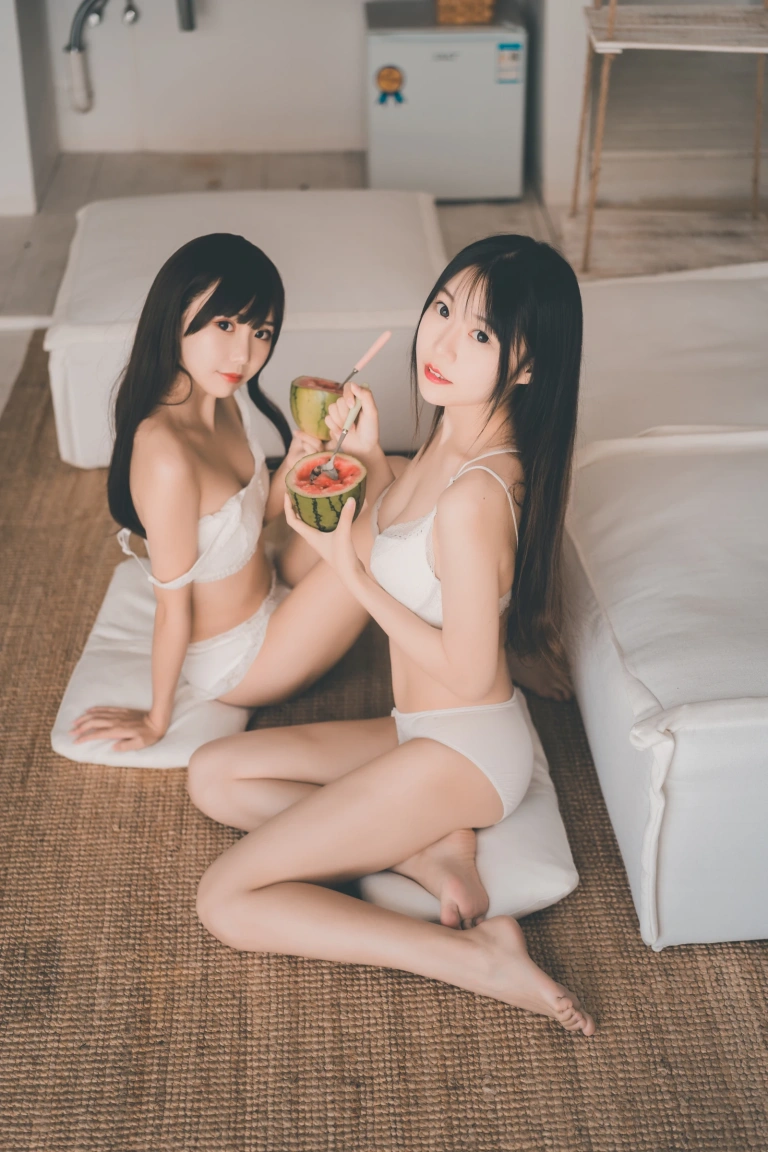 面饼仙儿《饼饼和香草喵》主题写真：23张全套美图