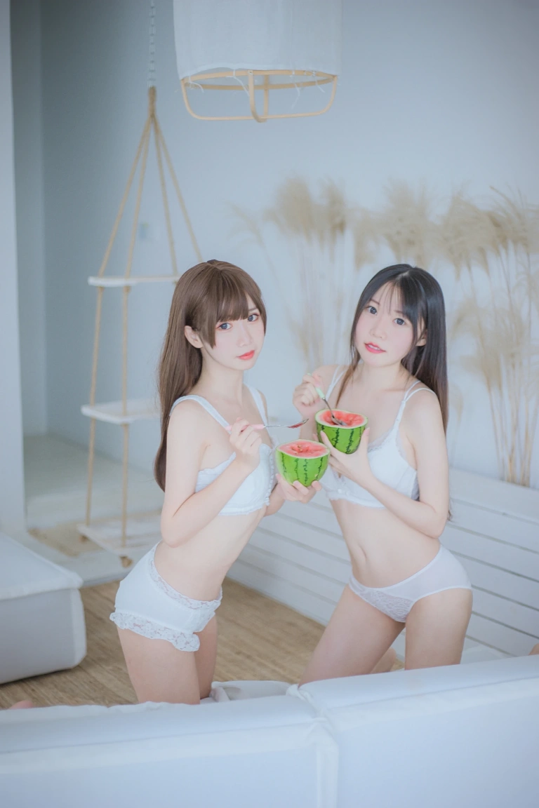 面饼仙儿《饼饼和香草喵》主题写真：23张全套美图